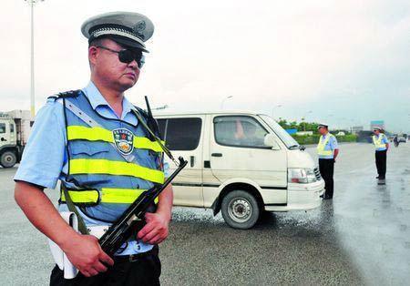 东方交警最新爆料新闻,多起交通违法行为引发社会关注  第1张